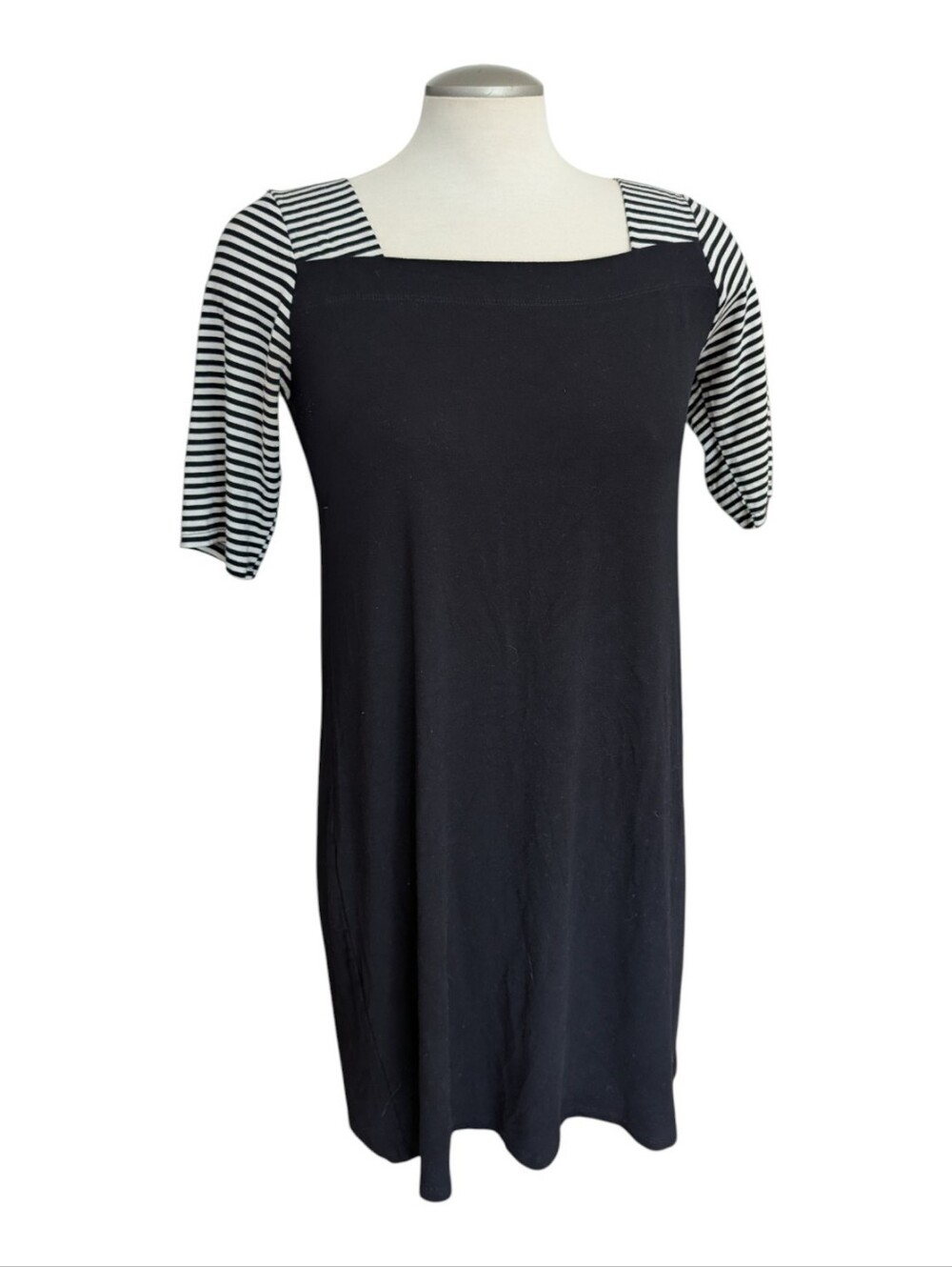 Miik Women's Dress Tunic Size Medium Above Knee Black & White T-shirt Dress